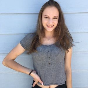 Meet your Posher, Julia